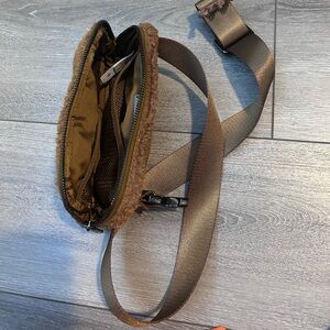 Lululemon Belt bag 1L sherpa